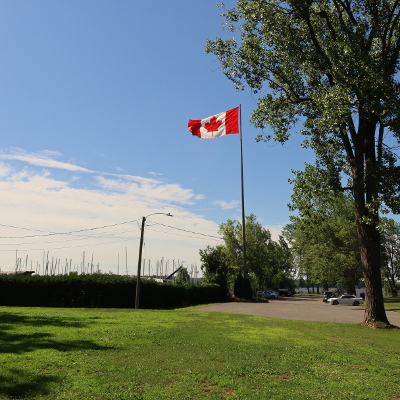 2020-07-28_1021-335-canada-flag-bertold-park_th.jpg