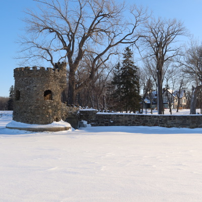 2021-02-14_1626-c21-senneville-tower-and-cottage_sq.jpg