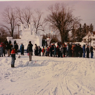 2019-09-05_1613-407-book-of-honour-snow-castel-1986_sq.jpg