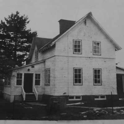 fritz-cottage-1-2020-08-26_1455-000-fritz-cottage_bw_sq.jpg